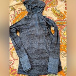 EUC hooded Lululemon Pullover Size 6